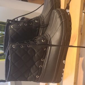 Ladies Sperry winter boots